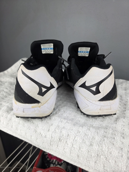 Mizuno Men’s Black and White Athletic Running Sneakers main image 4